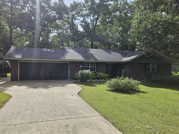 300 Darlene Dr, Broken Bow, OK 74728