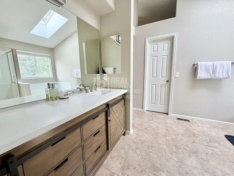 2229 Hyacinth Rd — Photo 10