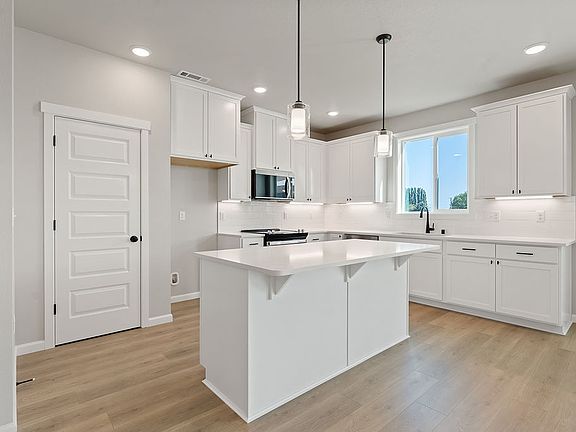 800 J ST NE by Aho Construction