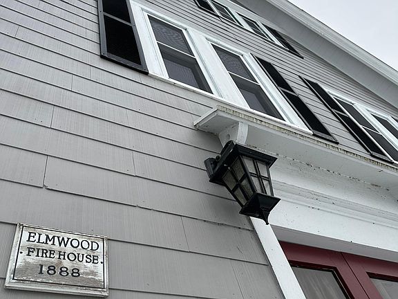 2nd image of 14 West St #2