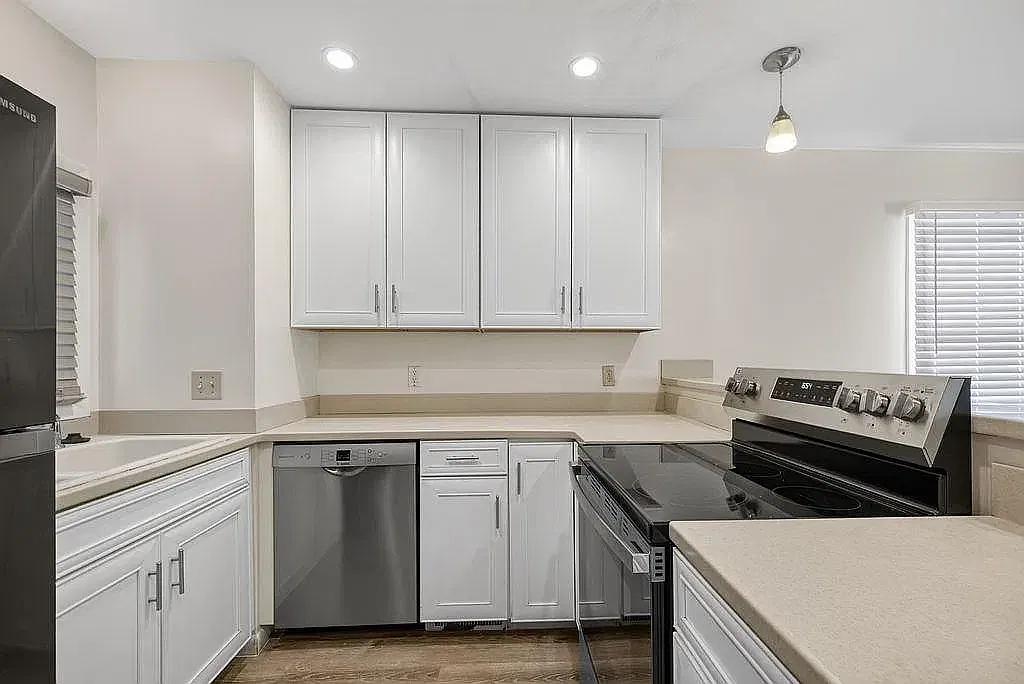 2 bed, 1100 sqft, $1,195 — Photo 3