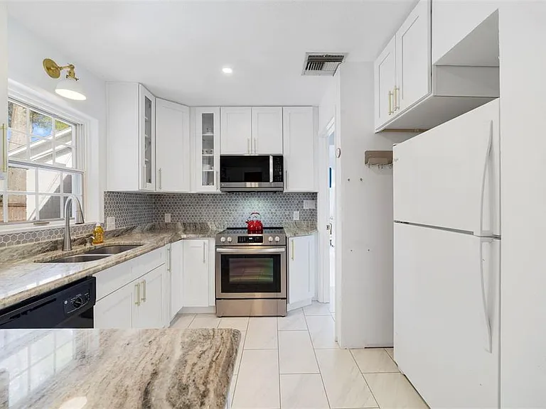 515 Florida St — Photo 23
