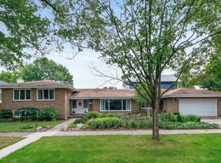 8645 Parkview Ave, Brookfield, IL 60513