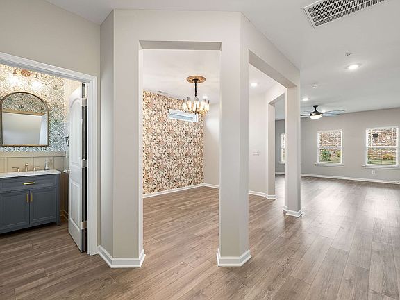 4th image of 719 Reflections Ln