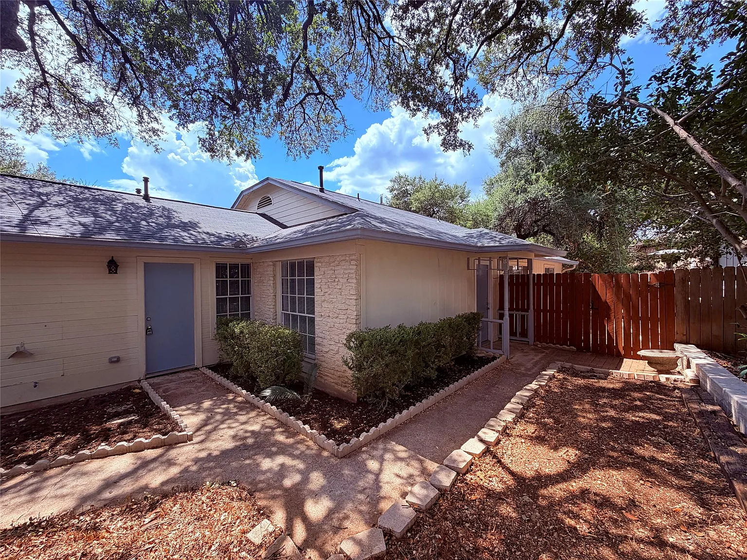 3 bed, 2.0 bath, 1000 sqft, $1,650 — Photo 2