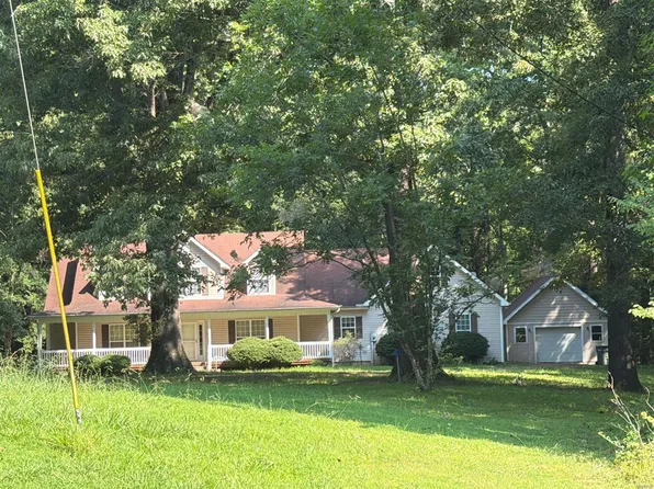 175 River Oaks Dr, Mason, TN 38049
