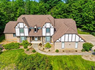 2898 Oakwood Dr, Willoughby, OH 44094