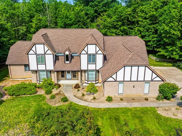 2898 Oakwood Dr, Willoughby, OH 44094