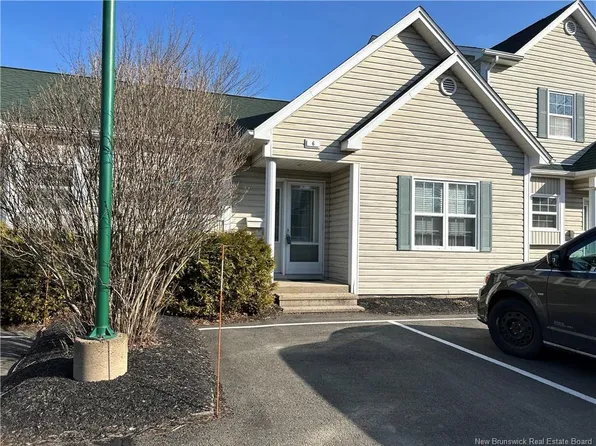 354 Amirault St #6, Dieppe, NB E1A 1G3