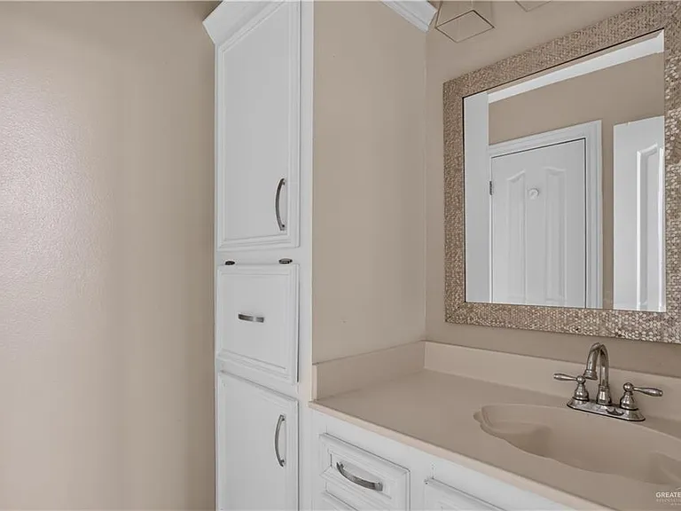 2308 Colorado St — Photo 32