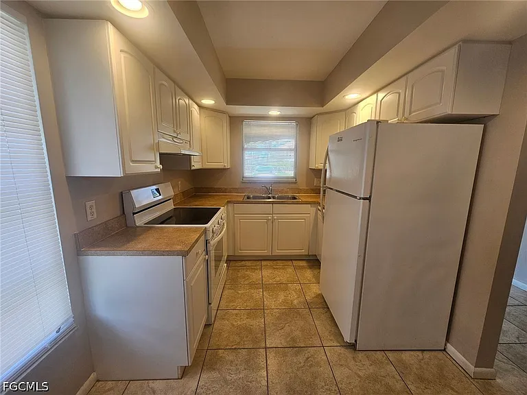 1101 SW 48th Ter — Photo 7
