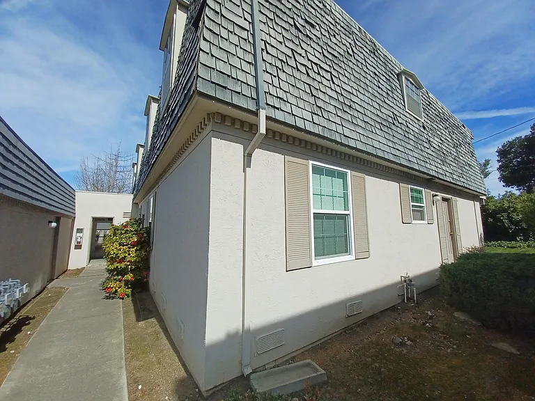 992 Ponderosa Ave #C — Photo 1