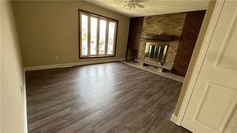 4 bed, $2,500 — Photo 3