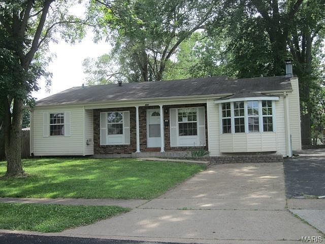 1st image of 880 Thompson Dr