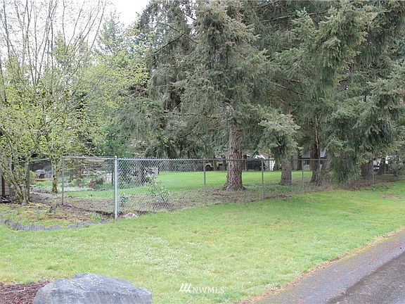 5th image of 1328 158th Street E