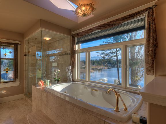 Luxurious Master Bath