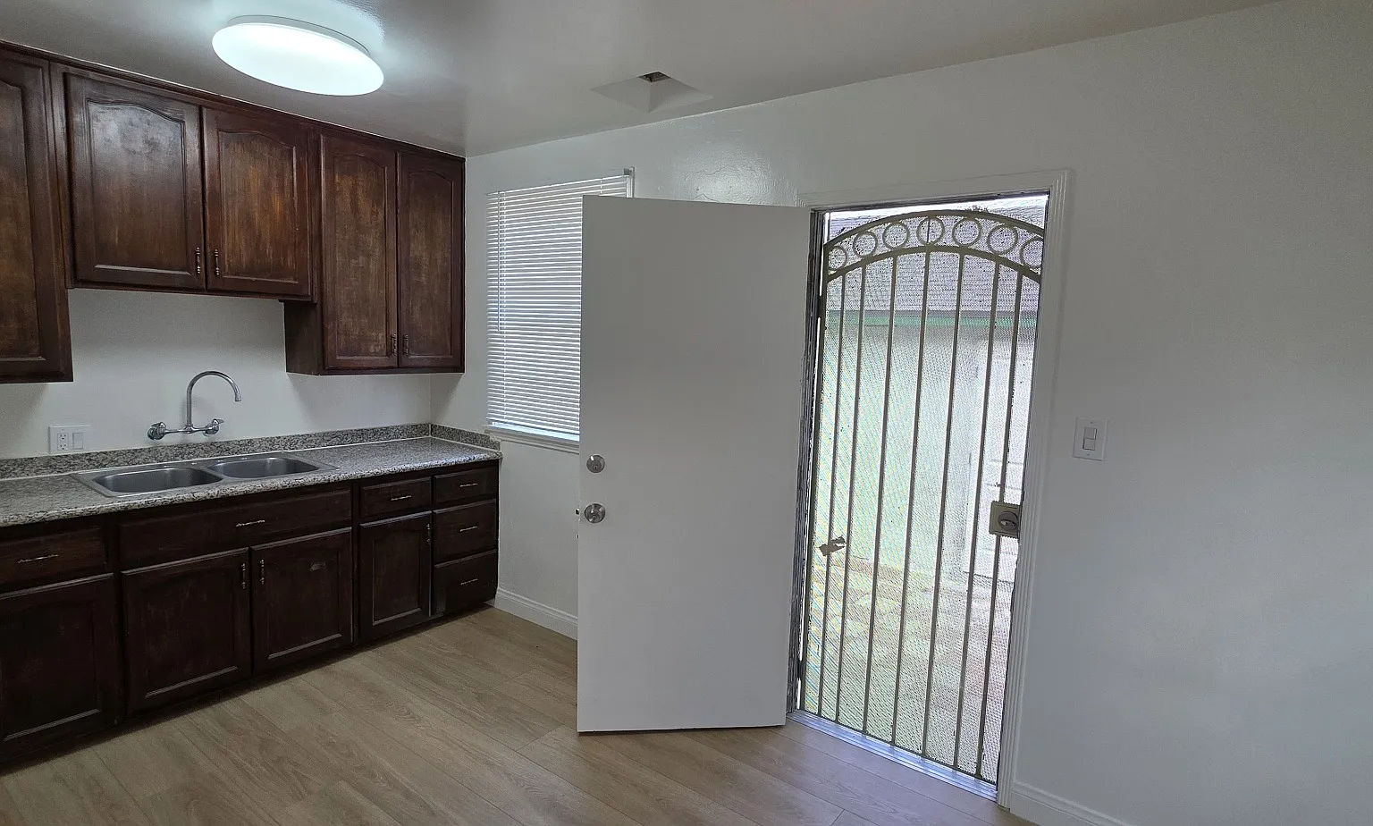 7026 Hazeltine Avenue — Photo 4