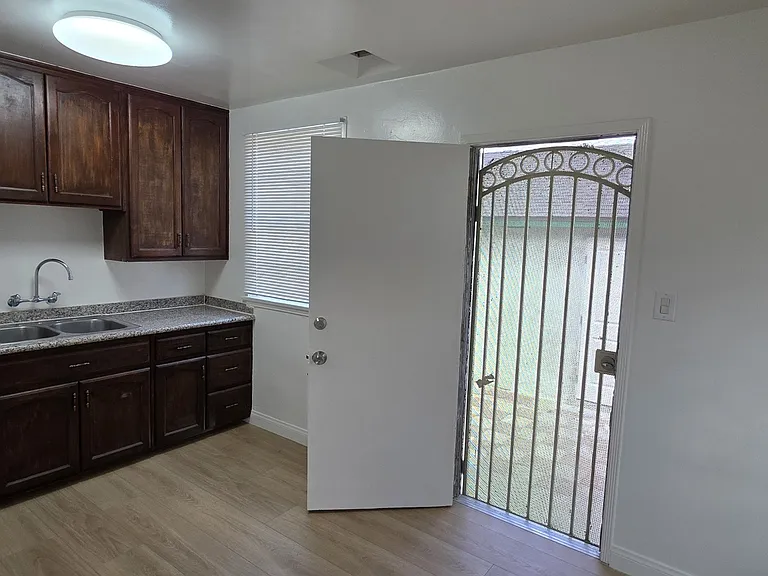 7026 Hazeltine Ave — Photo 4