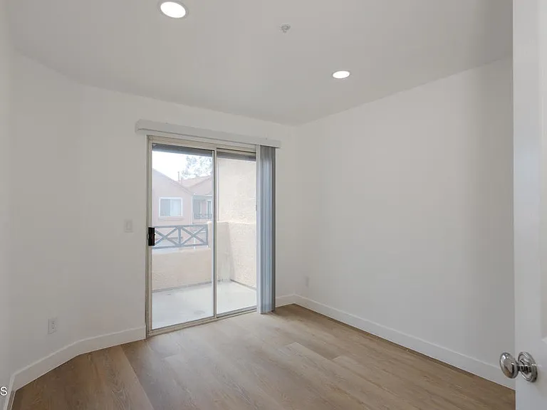 1311 Oyster Pl — Photo 14