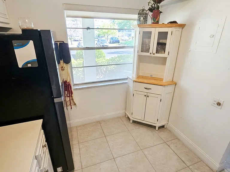 2703 Nassau Bnd #D1 — Photo 3