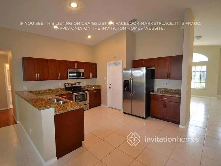 10841 SW 14th Ct — Photo 4