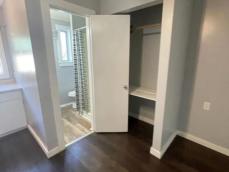 310 W Franklin St — Photo 6