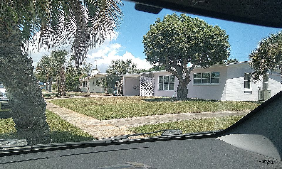 1st image of 121 Essex Dr