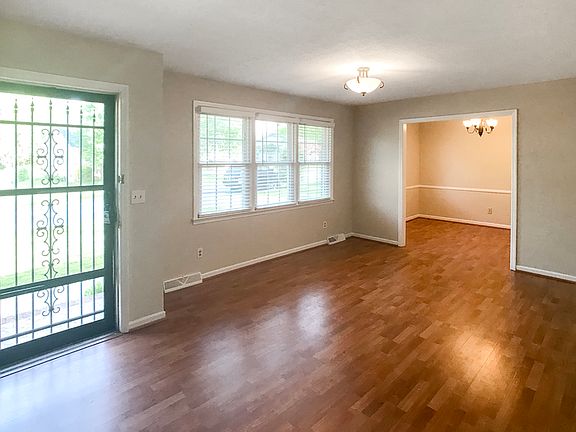 4th image of 6 Blackenridge Dr