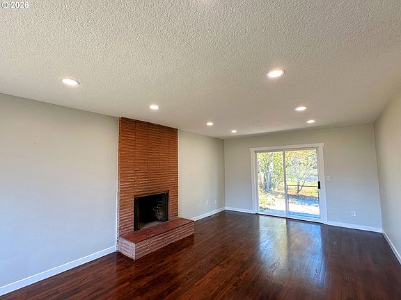 5th image of 12041 NE Siskiyou St