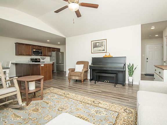 5th image of 139 Hartfield Ln