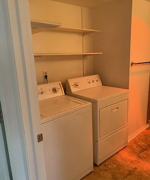 323 S Jefferson Ave — Photo 16