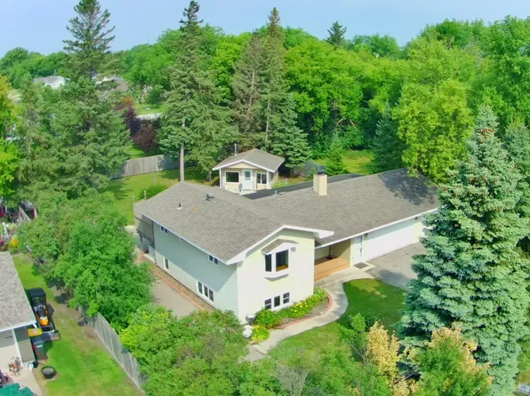 931 N Minnesota St, Warren, MN 56762