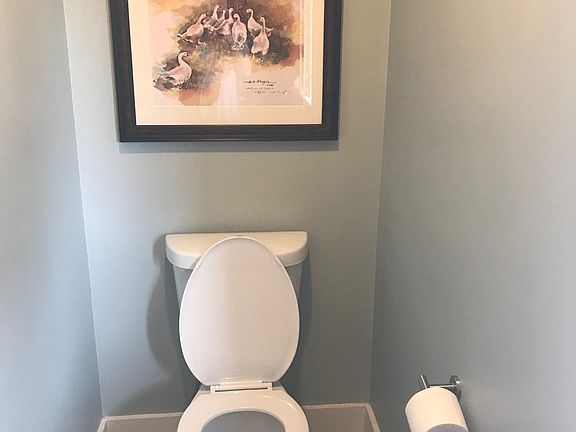 Large full bathroom nook