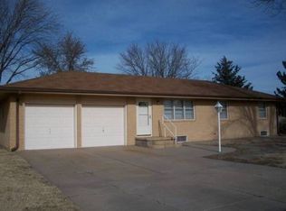 1506 W 17th Ave, Hutchinson, KS 67501