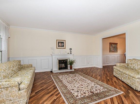 3rd image of 1931 Fairhaven Ct