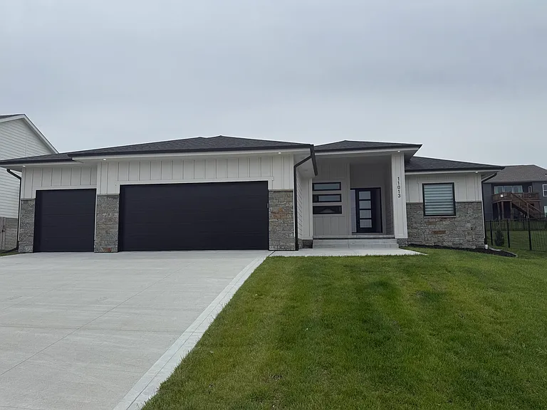 11013 Bearcreek Dr — Photo 2