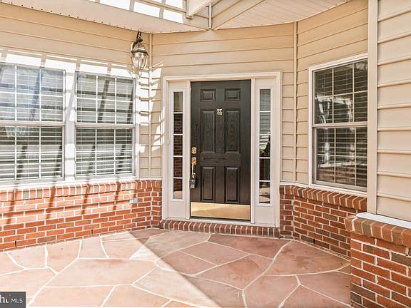 3rd image of 20560 Rosewood Manor Sq