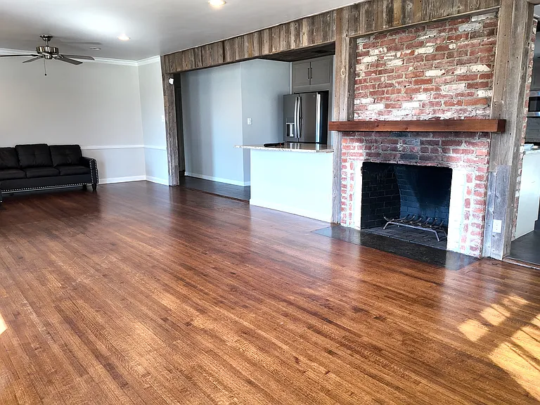 1251 E 31st Ct — Photo 8