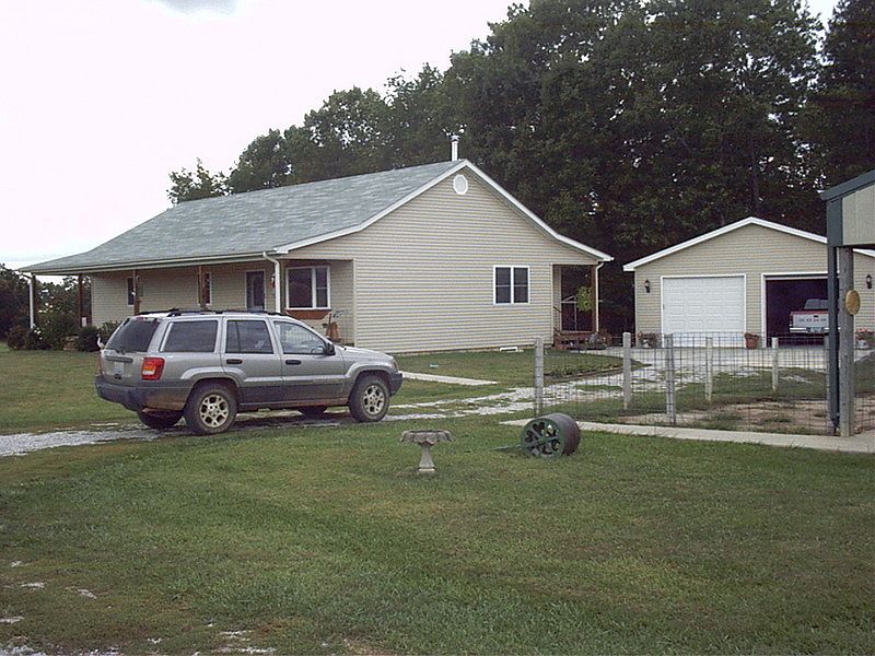House and garage
						:
						3 br 2ba house w/ covered porch and full basement