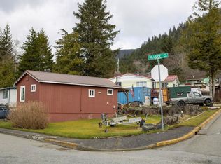 305 Garden Ln, Ketchikan, AK 99901