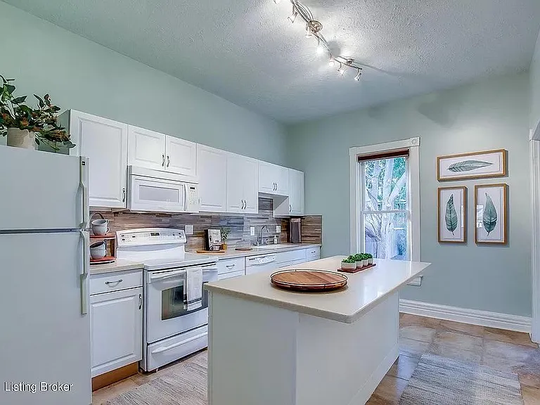 409 E Brandeis Ave — Photo 12