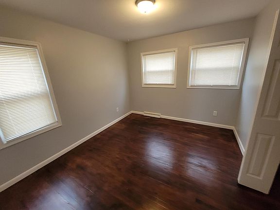 5th image of 1828 E Pearl Ave