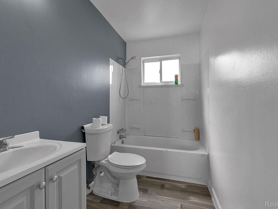 29468 Edward Dr, photo 15
