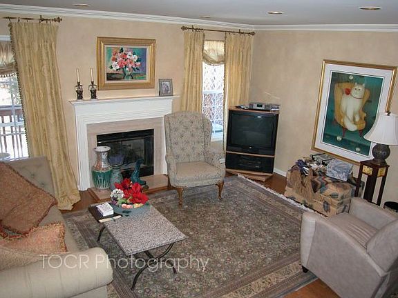5th image of 821 Georgetown Dr