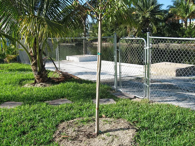 136 NW 14th Way — Photo 6