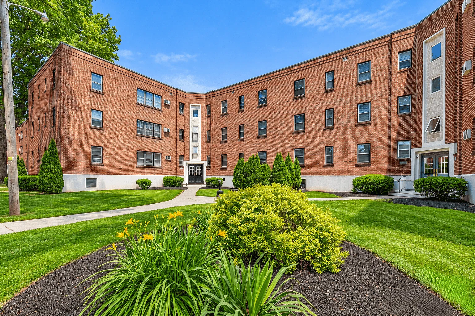 Tremont Apartments — Photo 4