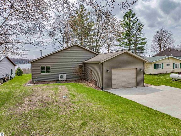 4th image of 2896 E Lake Dr