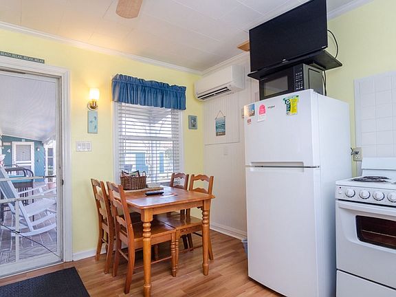 4th image of 113 S 4th Ave Room 1