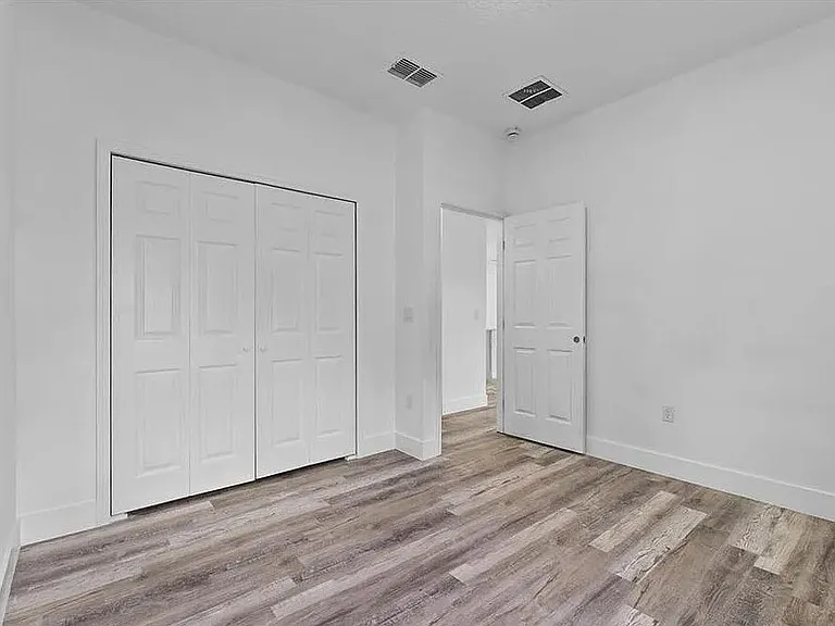 413 E Main St — Photo 6