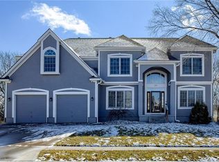 4010 SW Granite Ln, Lees Summit, MO 64082